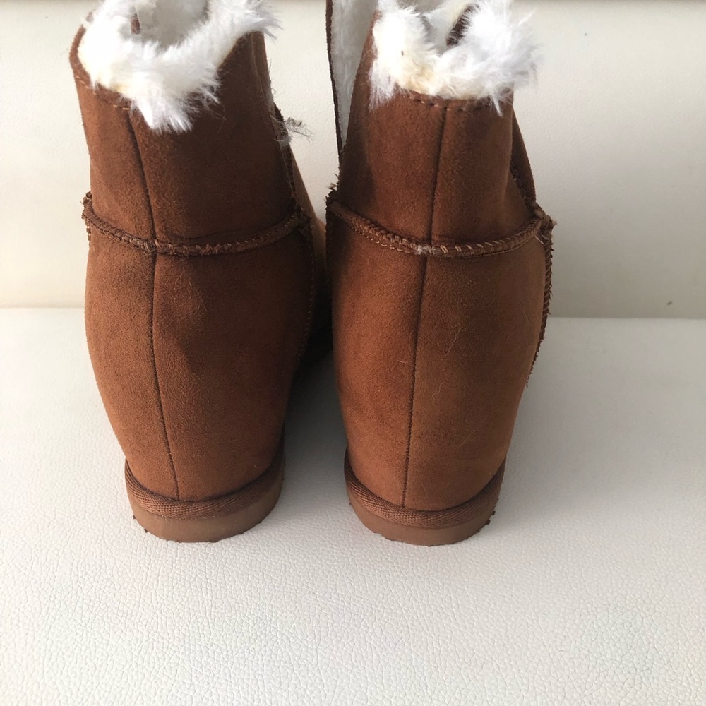 Warm Cozy Tan Suede Winter Boots-Brand New
Brand is BC- California - Picture 3 of 7